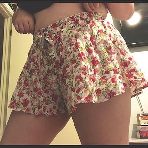 Olsenboye flower flow shorts